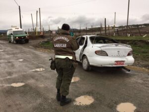 Delincuentes robaron auto y luego  lo volcaron en sector rural