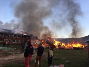 Fuego destruyó hotel  en Torres del Paine
