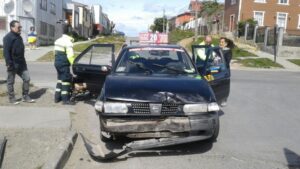 Dos pasajeras de taxi colectivo resultaron lesionadas luego de violenta colisión