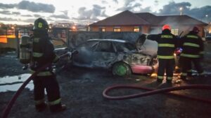 Incendian auto abandonado  en sitio eriazo de Loteo del Mar