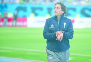Le llegó la hora: Mario Salas no seguirá en la UC