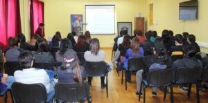 Estudiantes participaron en conversatorio para conocer detalles del aborto en tres causales