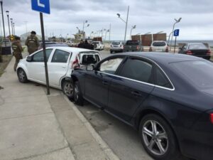 Cuantiosos gastos materiales y una persona lesionada dejó accidente de tránsito en Costanera del Estrecho.