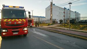 Principio de incendio afectó departamento en la Población Archipiélago de Chiloé