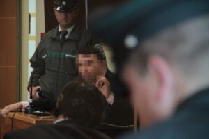Defensa de ex militar condenado por violar a su hijastra busca rebajar la sentencia