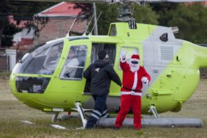Desde el cielo llegó el Viejito Pascuero que trajo el Sindicato de Trabajadores de ENAP