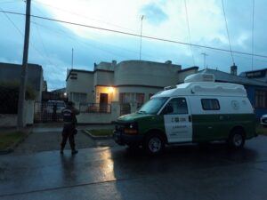 Familia que llegaba a su hogar se  encontró cara a cara con ladrón