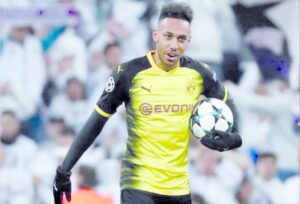 Aubameyang renueva hasta 2021