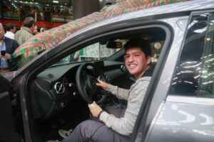 Con un módulo central repleto, ZonAustral realizó su tradicional sorteo de Navidad