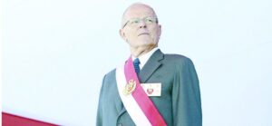 Congresistas peruanos presentan moción de vacancia de PPK por “permanente incapacidad moral”