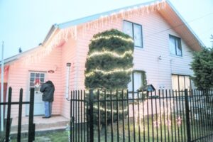 Luces y adornos embellecen las noches magallánicas en época de Navidad