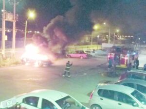 Investigan ataque incendiario a vehículo deportivo