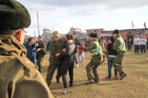 Un apuñalado y dos personas detenidas tras violenta gresca