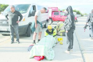 Mujer de 63 años fallece tras volcamiento dejando a nueve personas lesionadas