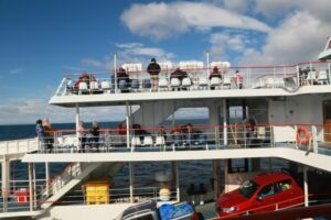 Turistas destacan el avistamiento y  encanto del cruce hacia Tierra del Fuego
