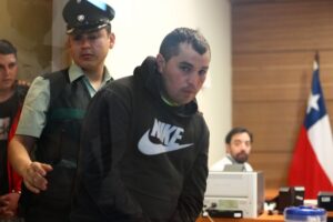 Persecusión policial terminó con disparos a chofer que se fugó y dejó lesionados a tres carabineros