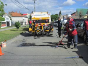 Intenso trabajo de bacheo asfáltico en el sector norte