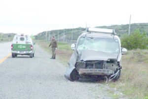 Conductor que se durmió al volante salvó ileso tras impactar reja en plena ruta