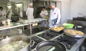 Fiscalizan locales de elaboración de alimentos