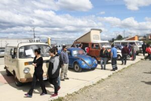 Familias y aficionados disfrutaron del  primer encuentro de “Kombis” y “Escarabajos”