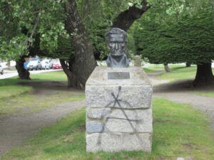 Estatua del Presidente Bulnes es  el blanco predilecto de los vándalos
