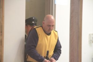 Con machete amenazó a su esposa e hija