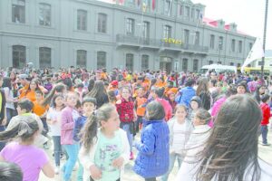 Niños y jóvenes realizaron el tradicional “Los Cevas le cantan a Magallanes”