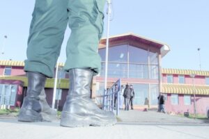 Restricciones en alimentación mantienen tensa situación en penal de Punta Arenas