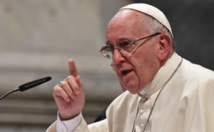 Papa Francisco arremete contra “maldad” de noticias falsas