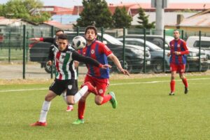 Cuatro equipos acechan  al puntero en la “18”
