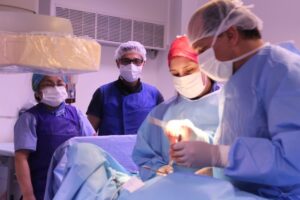 Se realizan implantes de dispositivos cardíacos