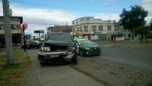Conductor ebrio provocó triple colisión y se dio a la fuga