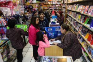 Magallánicos dejan compras escolares para primeros días de marzo