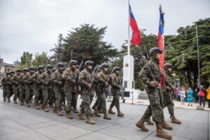 Turistas disfrutaron del desfile  dominical de las Fuerzas Armadas