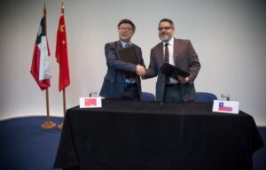 Chile firma convenio con China para investigación en la Antártica