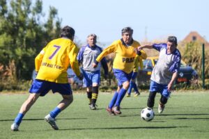 Futbolito Senior: Esencias lidera  el torneo de los “tatitas”