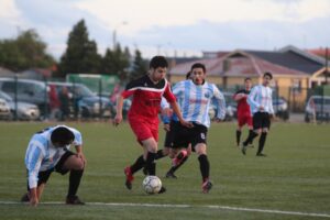 En una fecha de tensión y sorpresas se definió a los 8 equipos para 2ª fase del regional de fútbol