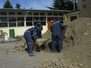 Trabajan contra el tiempo para  mejorar la calefacción de tres escuelas