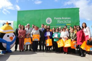 Entregan 35 mil bolsas reutilizables a almacenes