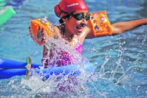 Programa “Elige vivir sano” promueve  la buena alimentación y la natación