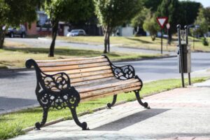 Municipalidad prepara plan  para reubicación  de bancas
