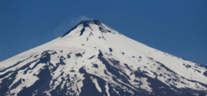 Imágenes de la NASA muestran disminución de la nieve en el volcán Villarrica