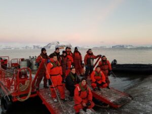 Rompehielo “Viel” apoyó a República Checa y Turquía durante Comisión Antártica