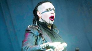 Marilyn Manson protagonizó bochornoso concierto