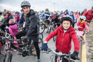 Magallánicos pedalearon  en cicletada familiar