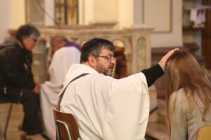 Magallánicos iniciaron Cuaresma de Fraternidad con tradicional miércoles de ceniza