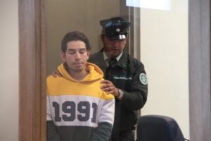 Celos gatillaron que joven apuñalara  a un amigo al encontrarlo con su  pareja en su pieza