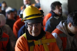 Maestros de la construcción felices tras ser reconocidos por primera vez en su día oficial