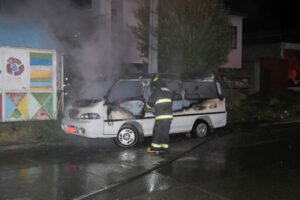 Sujeto que provocó incendio de vehículo padecería una enfermedad mental