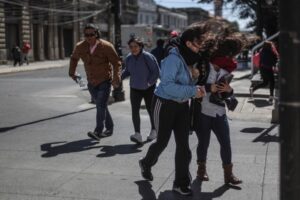 Ráfagas de vientos de hasta 87 km/h sorprendieron a los magallánicos